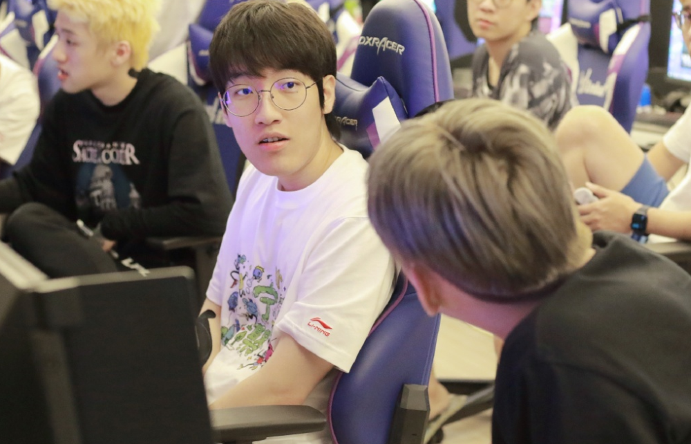 关于JackeyLove回归赛场，战术调整首场状态亮眼，日本队观众沸腾！的信息