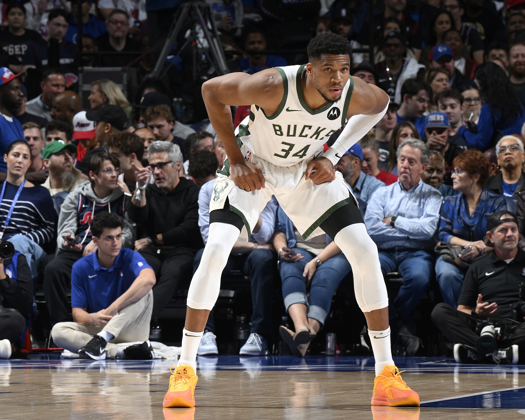 包含字母哥在皇家马德里比赛中战术调整，势不可挡引发热议！的词条